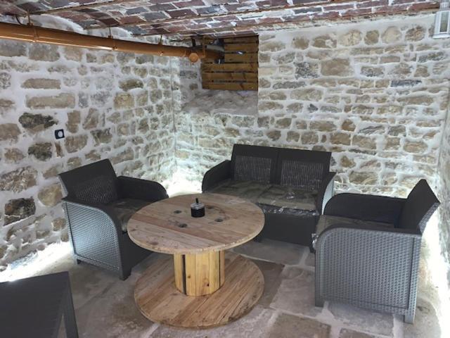 Maison Face A La Cathedrale Bourges Exterior foto